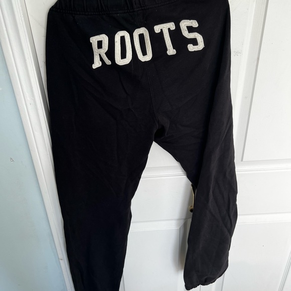 Roots clothing - 3 sweatpants, 2 sweaters - Picture 8 of 10